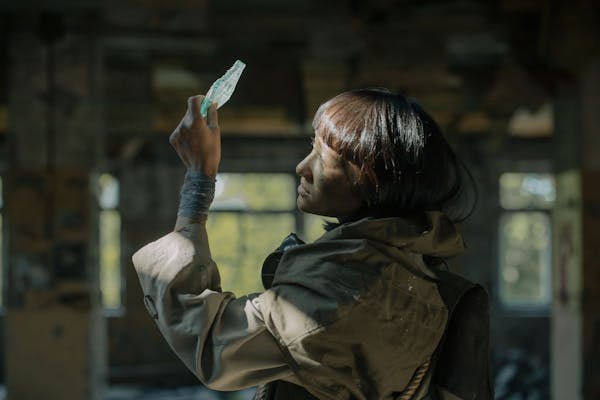 震惊！乐坛巨星马廷强突爆残障秘辛：双腿残疾始末大揭秘