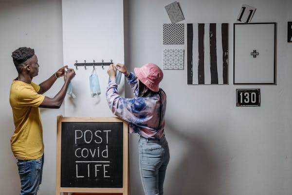 台湾综艺圈再震荡！昔日天王惊爆惊天丑闻，业界哗然