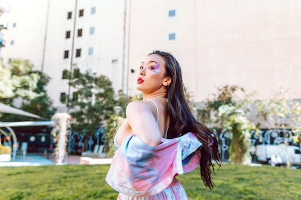 揭秘吴京巨额财富:身价过亿,吸金能力惊人 第2张 揭秘吴京巨额财富:身价过亿,吸金能力惊人 第2张