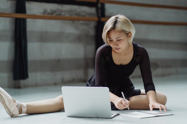 李沁李易峰再同框!《红尘》首曝剧照,粉丝热议 第1张 李沁李易峰再同框!《红尘》首曝剧照,粉丝热议 第1张