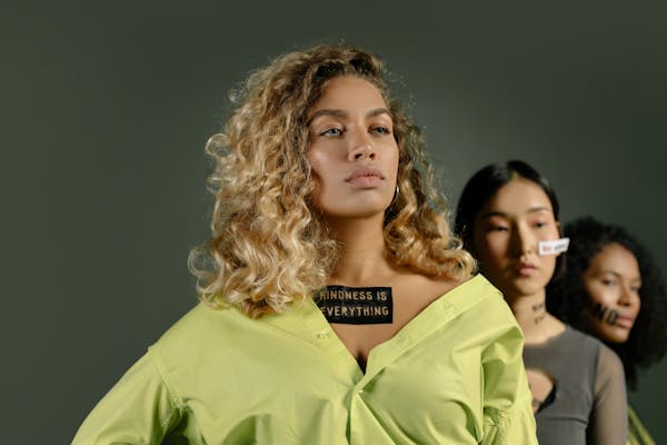 王茜华演技炸裂!新剧挑战突破自我,颠覆形象出演 第1张 王茜华演技炸裂!新剧挑战突破自我,颠覆形象出演 第1张