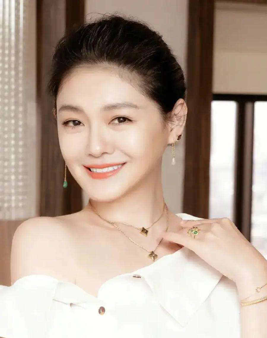 张兰回应被质疑模仿大S穿搭带货:我用模仿谁吗? 第3张 张兰回应被质疑模仿大S穿搭带货:我用模仿谁吗? 第3张