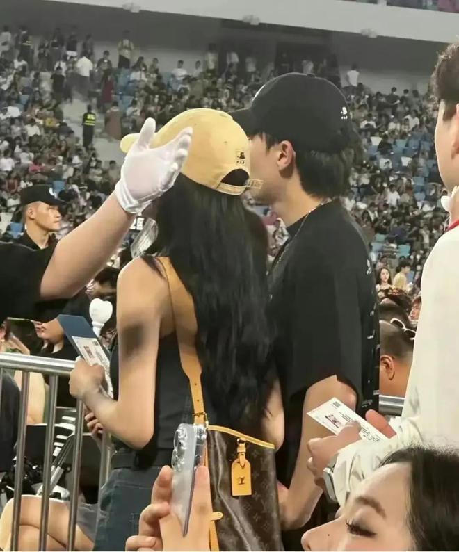 被曝与滕光正同游法国后，孙怡首晒美照  第7张