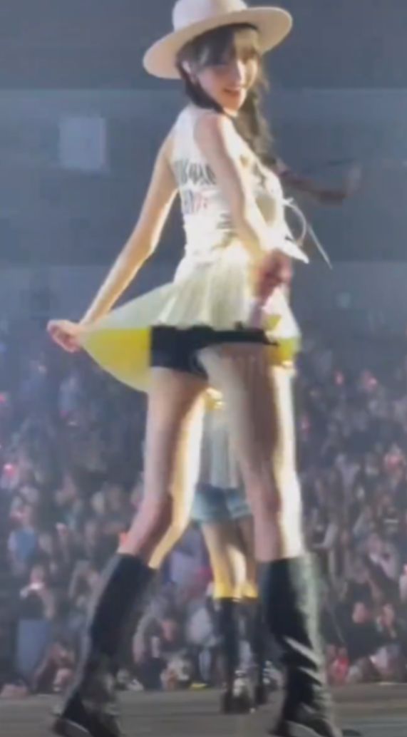 张元英舞台“转圈扭胯”引网友模仿 医生紧急提醒！  第1张