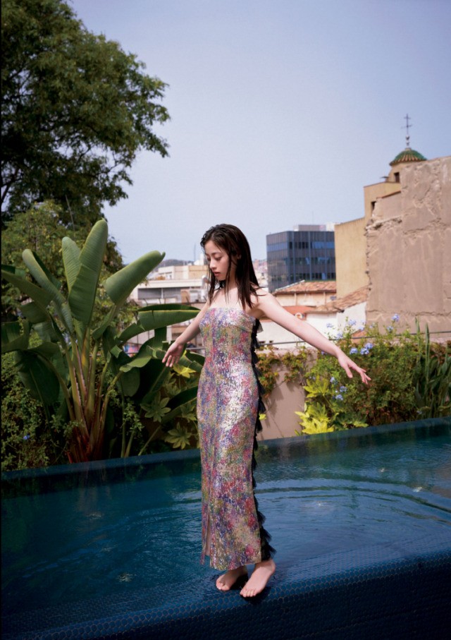 桥本环奈新写真福利图欣赏 展现成熟的小性感！  第5张