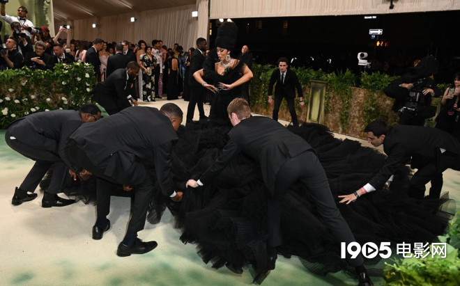 MetGala很难评!赞达亚超受宠 卡迪B封占地王者 第28张 MetGala很难评!赞达亚超受宠 卡迪B封占地王者 第28张