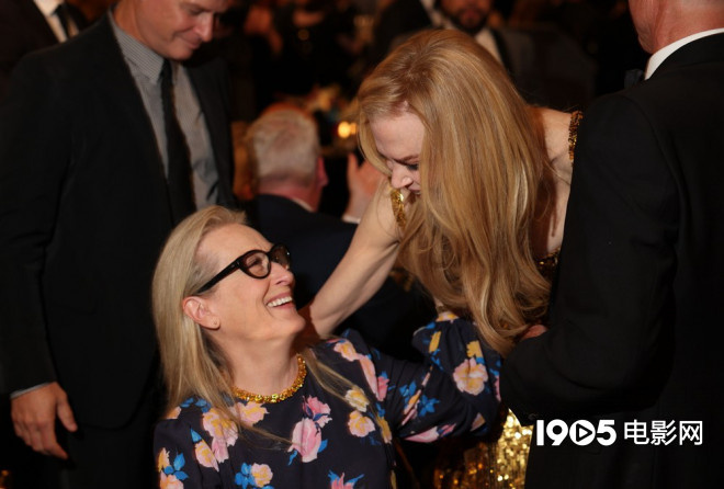 妮可·基德曼获AFI终身成就奖 梅姨为其颁奖并致辞