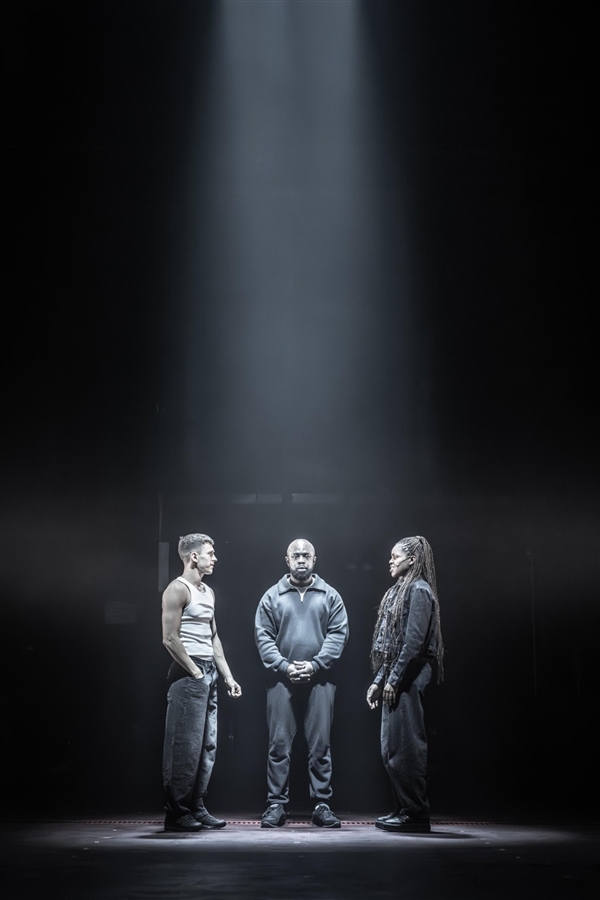 荷兰弟舞台剧《罗密欧与朱丽叶》剧照出炉：黑人朱丽叶亮相  第4张