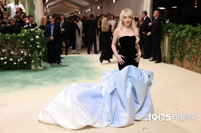 MetGala很难评!赞达亚超受宠 卡迪B封占地王者 第27张 MetGala很难评!赞达亚超受宠 卡迪B封占地王者 第27张