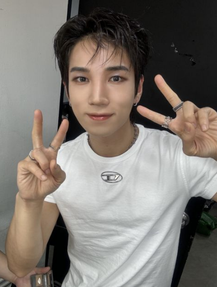 VANNER成国入伍!成员伴剃头,直播与粉丝VVS一起送行 第3张 VANNER成国入伍!成员伴剃头,直播与粉丝VVS一起送行 第3张