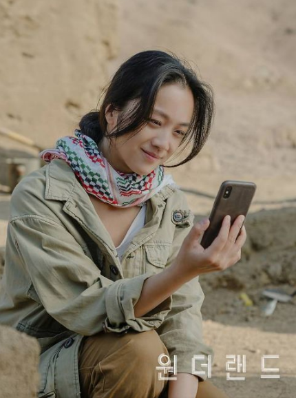 《Wonderland》超梦幻阵容汤唯&孔刘同框剧照！汤唯称赞与孔刘毫无语言障碍，沟通拍摄很顺利愉快～  第3张