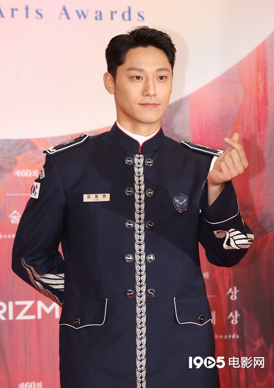 李到晛现身百想艺术大赏 凭《破墓》入围最佳新人  第1张