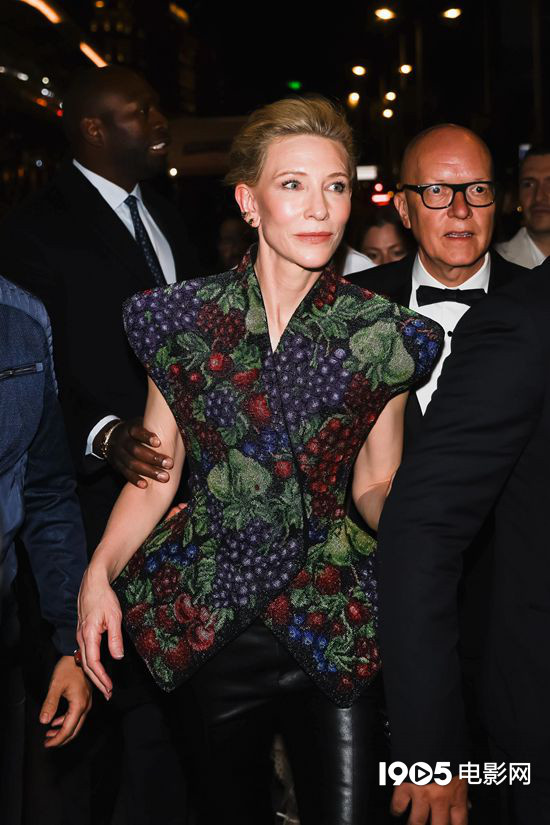 连皱纹都是美的!大魔王携新作《谣言》亮相戛纳 第2张 连皱纹都是美的!大魔王携新作《谣言》亮相戛纳 第2张