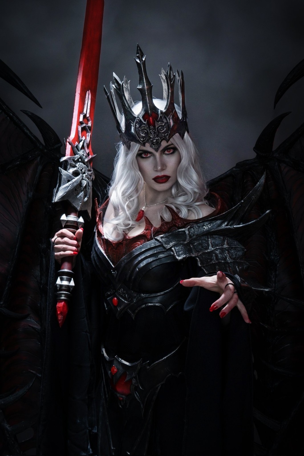 法国美女Cos《暗黑不朽》女伯爵 逼真还原很震撼  第1张