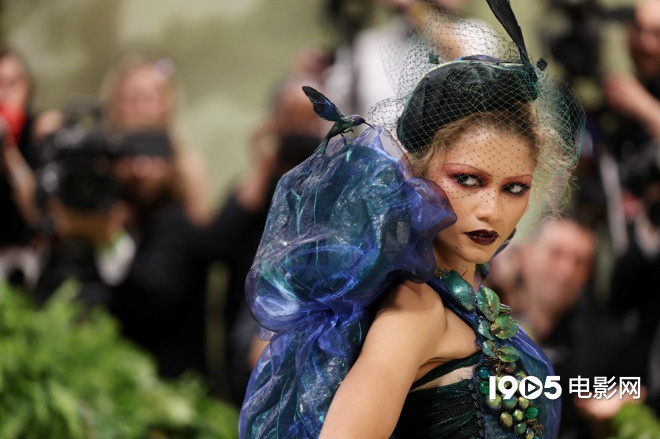 MetGala很难评!赞达亚超受宠 卡迪B封占地王者 第2张 MetGala很难评!赞达亚超受宠 卡迪B封占地王者 第2张