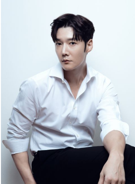 崔振赫再扮检察官遇上白天是李姃垠晚上是郑恩地的女子!《日夜不同的她》定档6月 第4张 崔振赫再扮检察官遇上白天是李姃垠晚上是郑恩地的女子!《日夜不同的她》定档6月 第4张